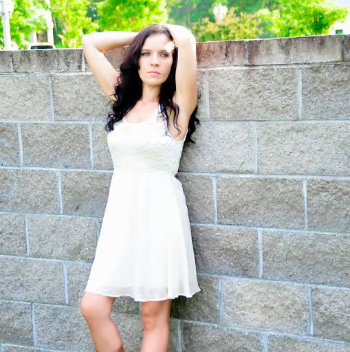 Sarah Forsyth Photo 10