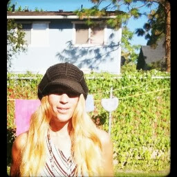 Anna Liles Photo 6