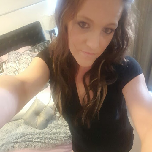 Danielle Lowe Photo 15