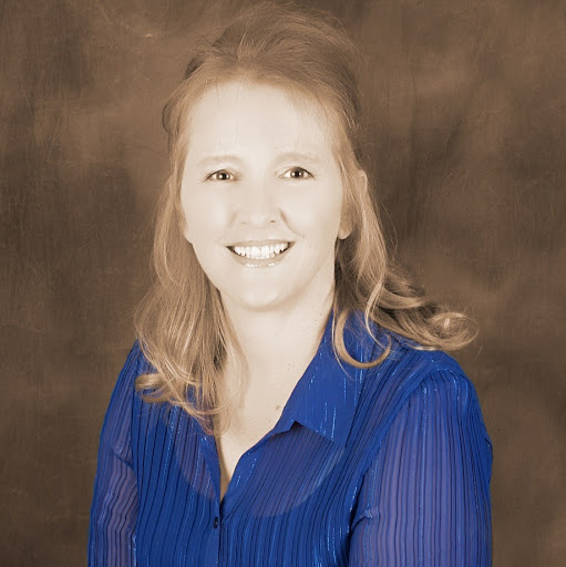 Elizabeth Hogue Photo 32