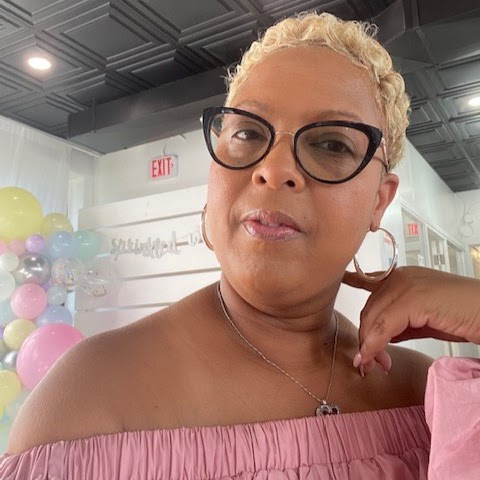 Monique Holland Photo 23