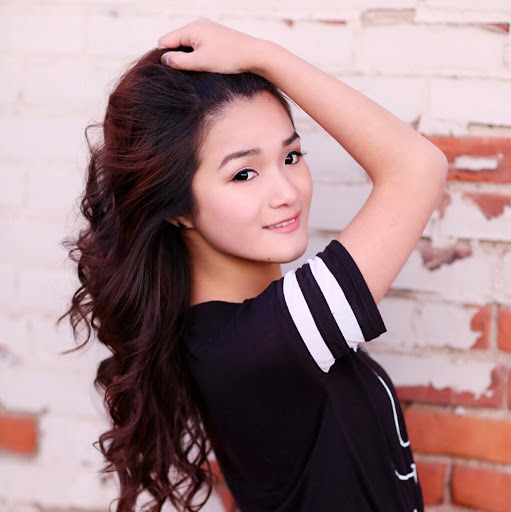 Lucy Li Photo 17