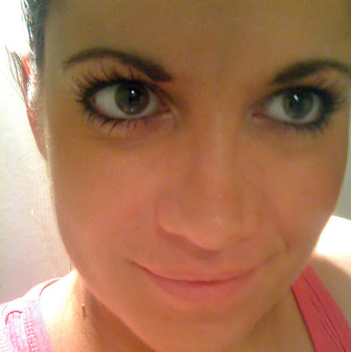 Laura Davison Photo 10