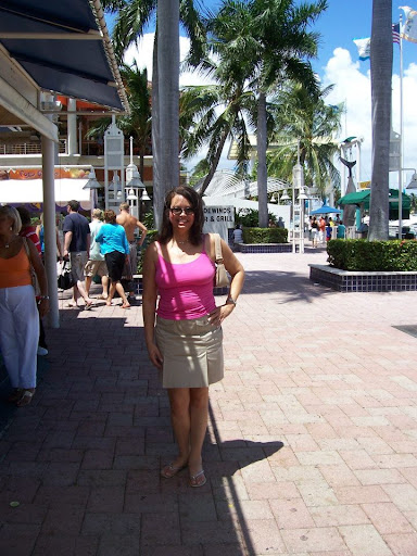 Julie Mercado Photo 5