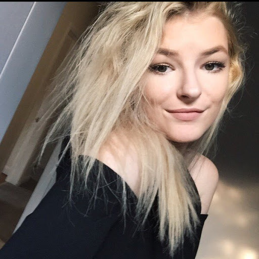 Emma Maxwell Photo 27