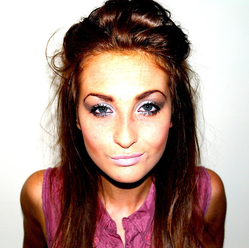 Sarah Smart Photo 32
