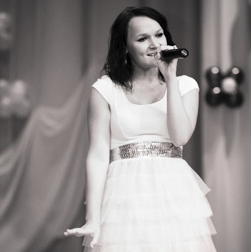 Annie James Photo 51