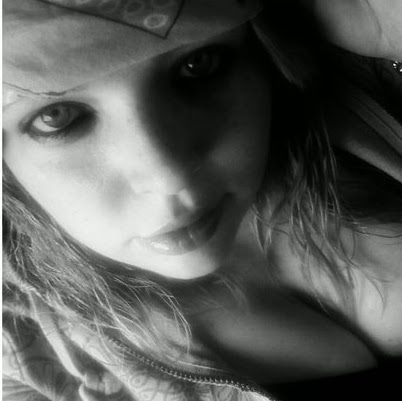 Vanessa Sharp Photo 16