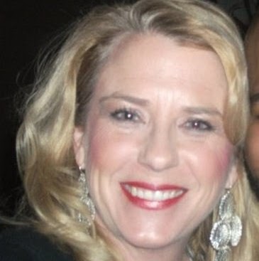Laura Calhoun Photo 34