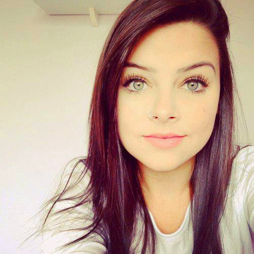 Andrea Mahon Photo 10