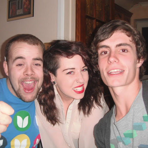 Rebecca Eves Photo 24