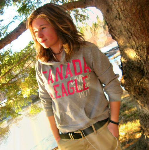 Sarah Rowe Photo 27