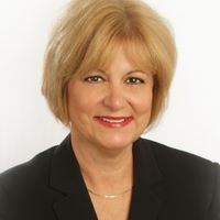 Kathryn Lloyd Photo 18
