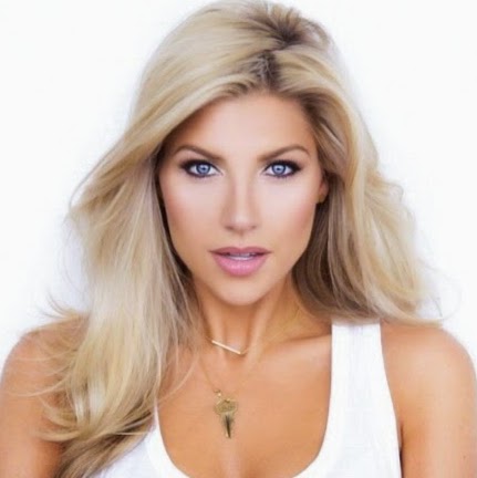 Melanie Collins Photo 31