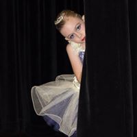 Elizabeth Schroeder Photo 14