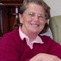 Joanne Reynolds Photo 17