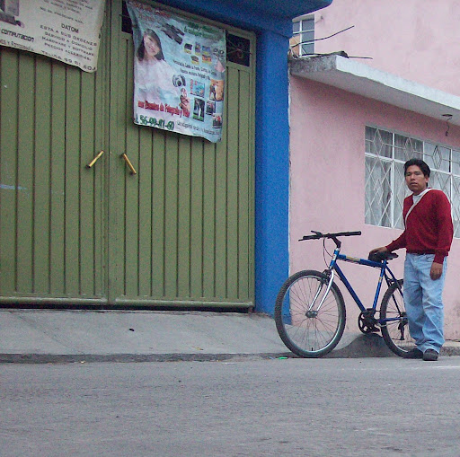Tomas Hernandez Photo 39