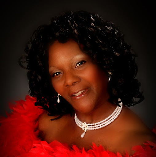 Belinda Lewis Photo 32