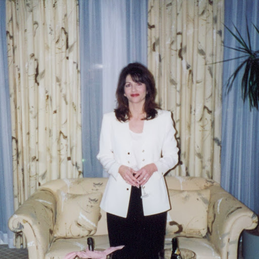 Julie Parkins Photo 11