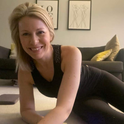 Julie Roberts Photo 36