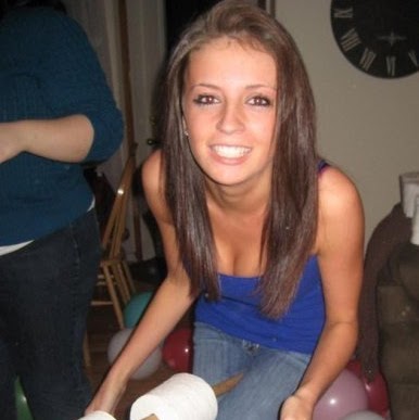 Amanda Akers Photo 24