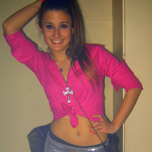 Julia Figueroa Photo 33