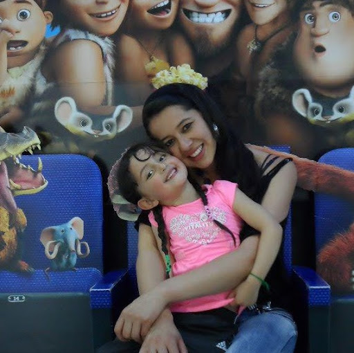 Sandra Linares Photo 28