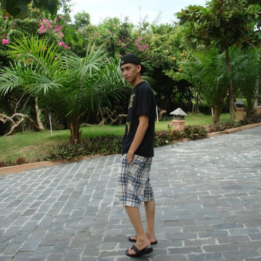 Henry Dinh Photo 26