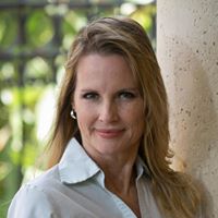 Christine Mclean Photo 33