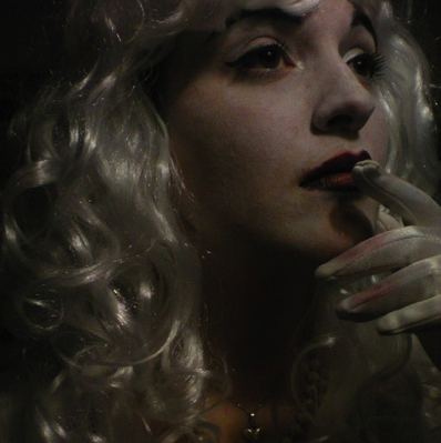 Laura Watkins Photo 33