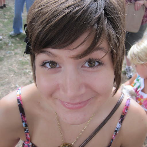 Laura Price Photo 4