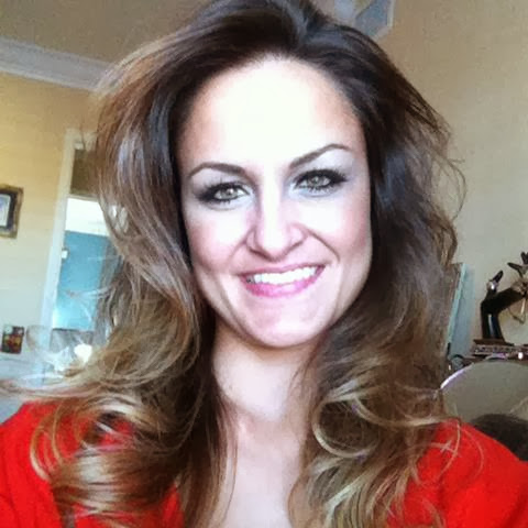 Elizabeth Martin Photo 50