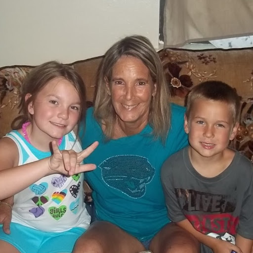 Debbie Holmes Photo 35