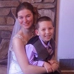 Emily Robbins Photo 30