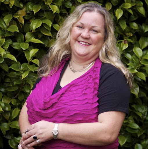 Julie Woods Photo 19