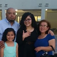 Elizabeth Urbina Photo 32