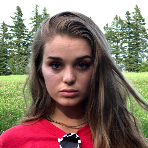 Danielle Russell Photo 8