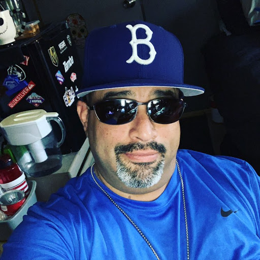 Robert Reyes Photo 12
