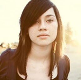 Ashley Simons Photo 4