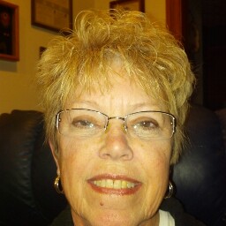 Sandy Fox Photo 27