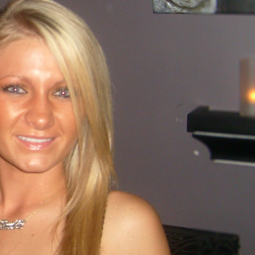 Jennifer Riley Photo 37