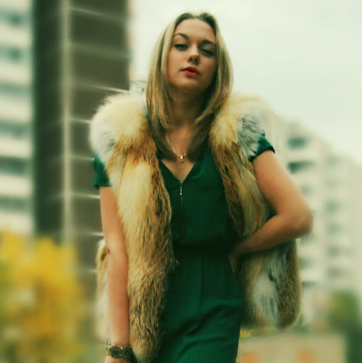 Julia Novak Photo 19
