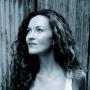 Julie Holmes Photo 42