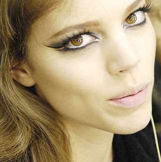 Anne Valentino Photo 9
