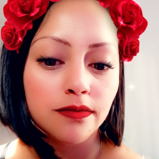Elisa Flores Photo 37
