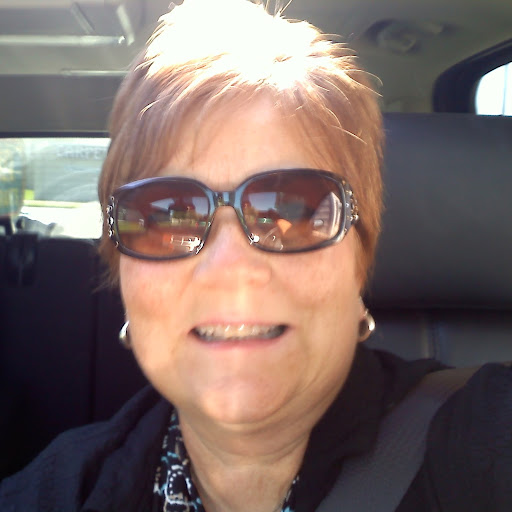 Elizabeth Logan Photo 14