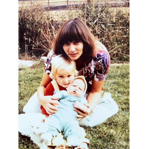 Carolyn Reynolds Photo 27