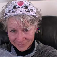 Robyn Hall Photo 28