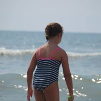 Amy Robertson Photo 25