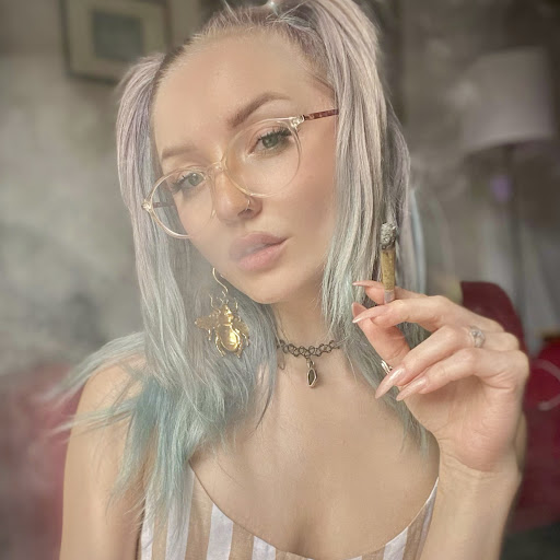 Savannah White Photo 7